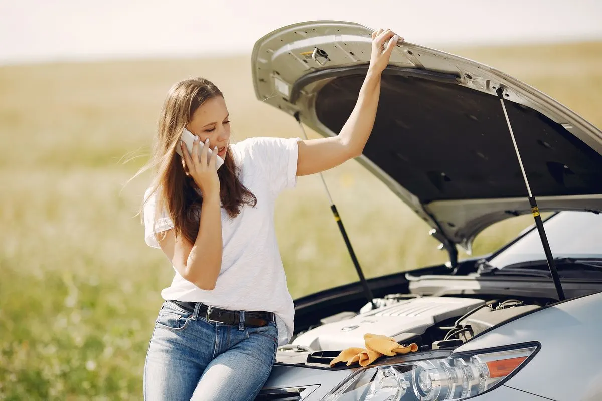 O que cobre a assistência 24 horas do seguro auto?