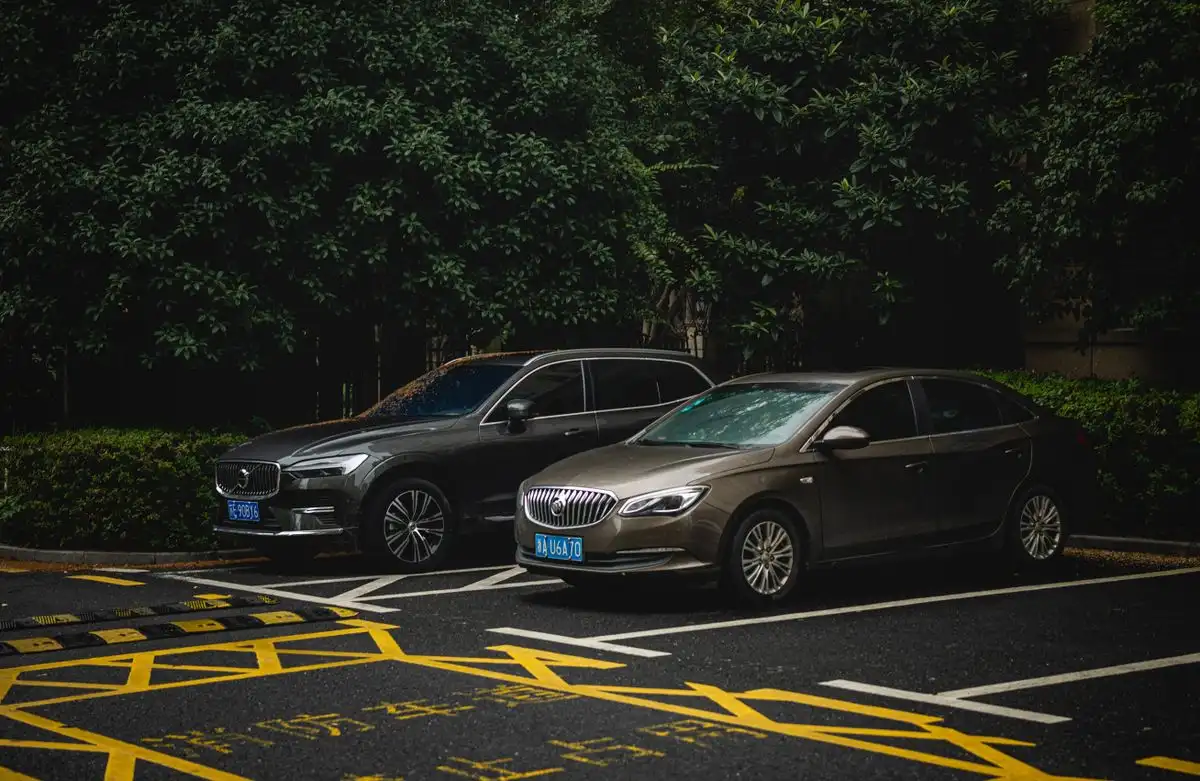 Seguro auto direto com seguradora ou corretora: qual escolher?