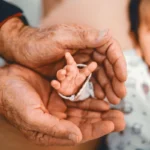 Seguro de vida com assistência funeral vale a pena? Entenda quando compensa
