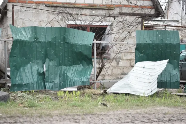 Seguro residencial cobre muro e portão? Entenda o que está incluso