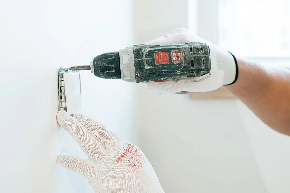 Seguro residencial com assistência de eletricista: como funciona?
